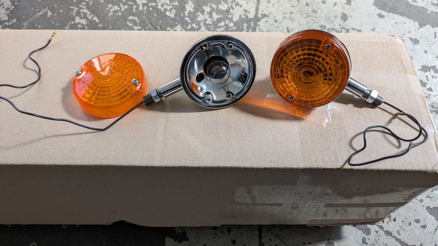 Blinker vorne RV 50 neu wie original