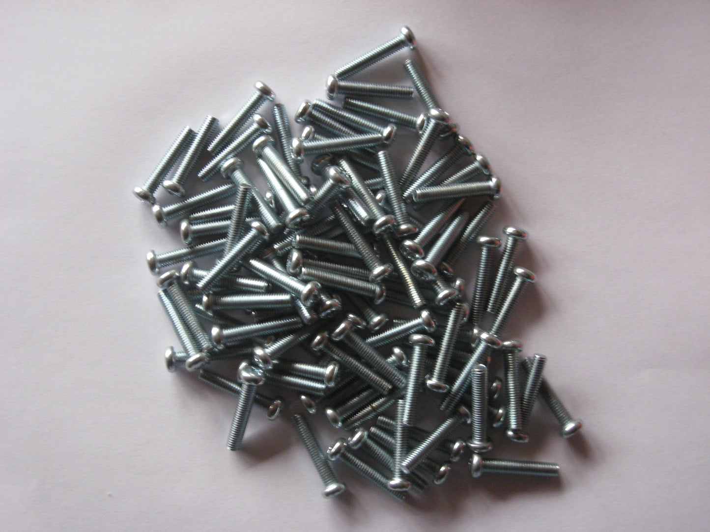 Kreutzschlitzschrauben M5 28mm