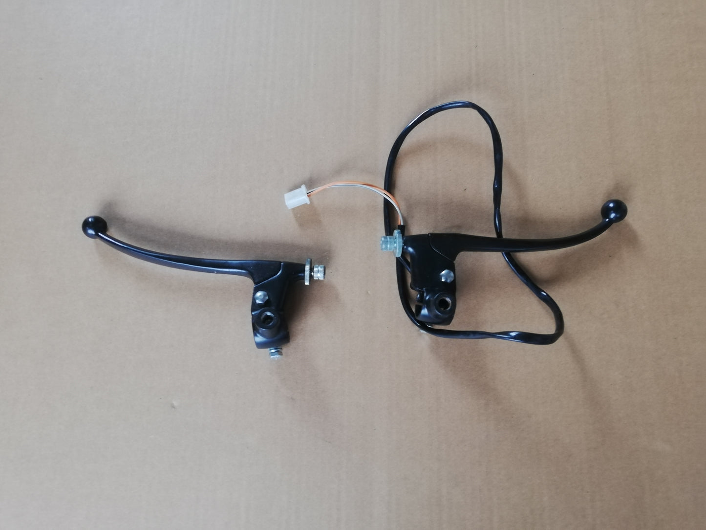 Lenkerarmaturen rechts und links schwarz RV 90/125