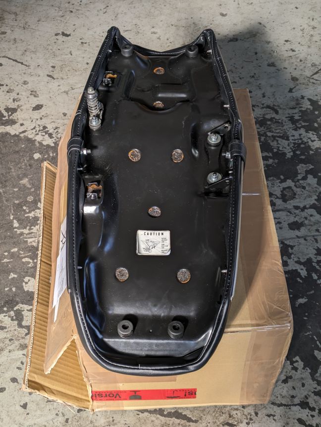 CB 125T Sitzbank