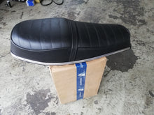 Laden Sie das Bild in den Galerie-Viewer, XS 650 Sitzbank Typ 447