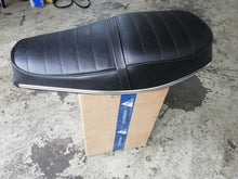 Laden Sie das Bild in den Galerie-Viewer, XS 650 Sitzbank Typ 447